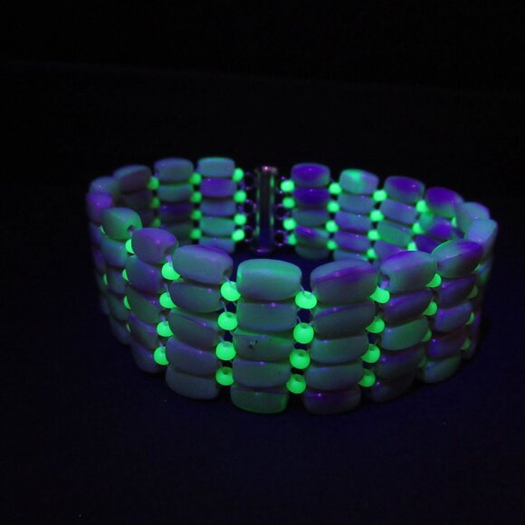 Handwoven Pink Czech UG glass bracelet - Picture 14 of 14